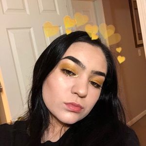 Meet your Posher, Caitlyn